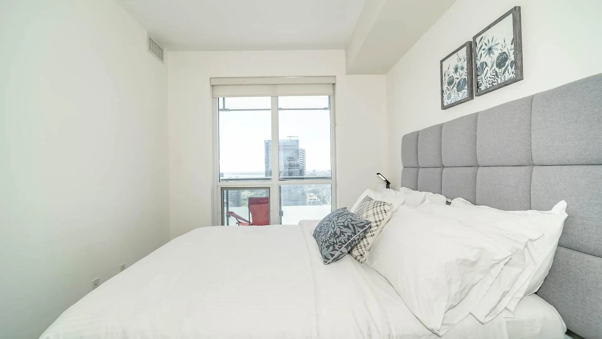Daire RHD Luxury Condos-Downtown, CN Tower, Metro Toronto Convention Centre, Rogers Centre, Free Parking Kanada