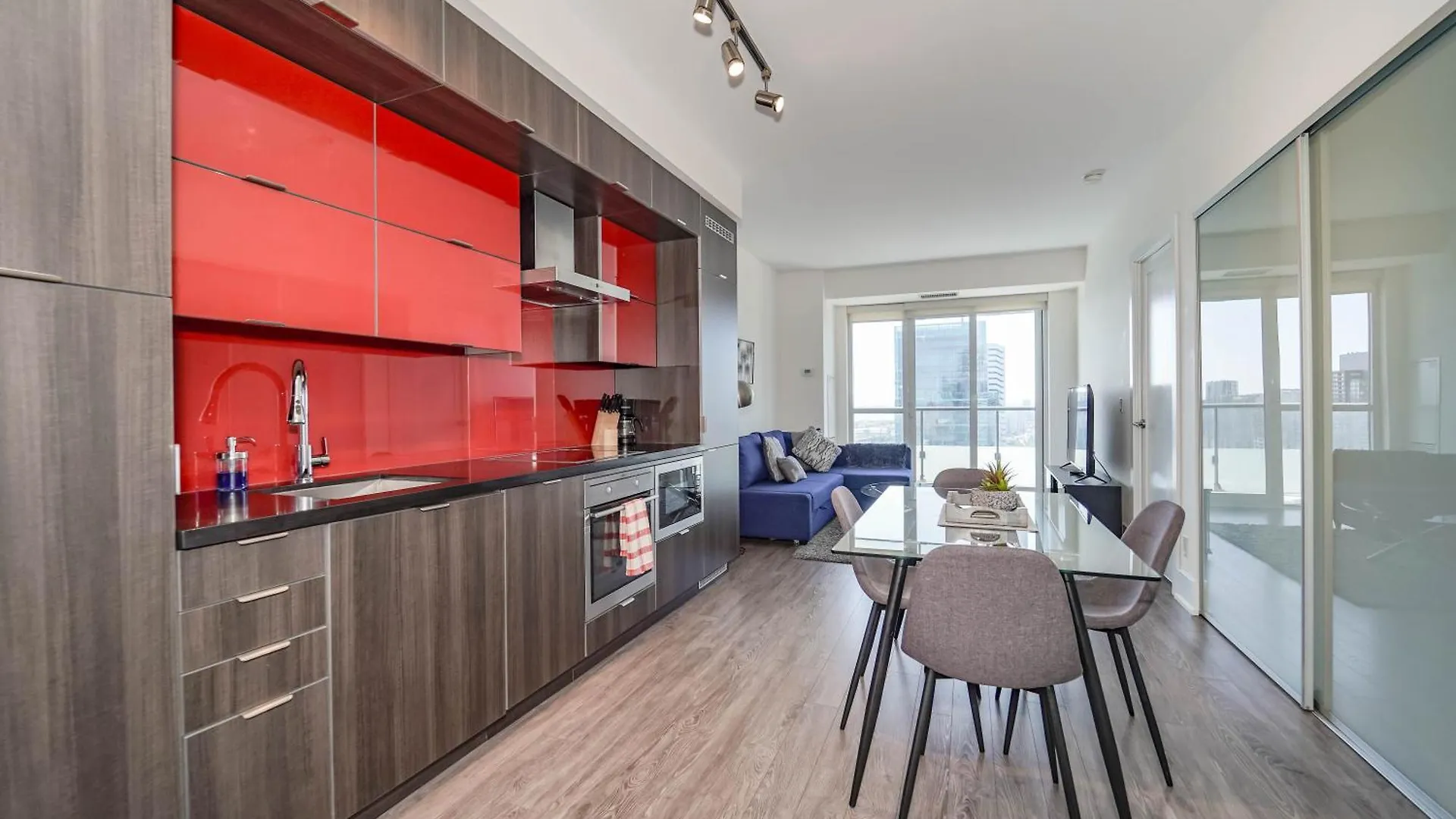 RHD Luxury Condos-Downtown, CN Tower, Metro Toronto Convention Centre, Rogers Centre, Free Parking 0*,