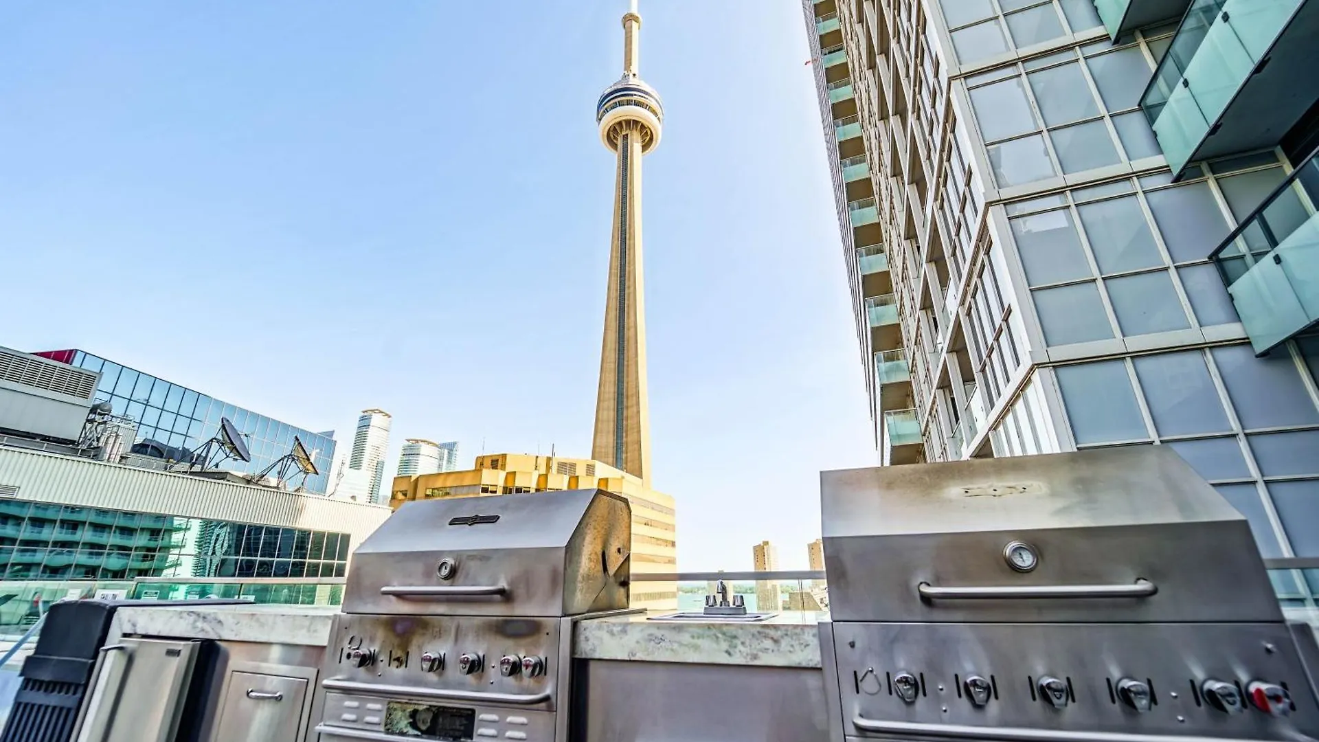RHD Luxury Condos-Downtown, CN Tower, Metro Toronto Convention Centre, Rogers Centre, Free Parking