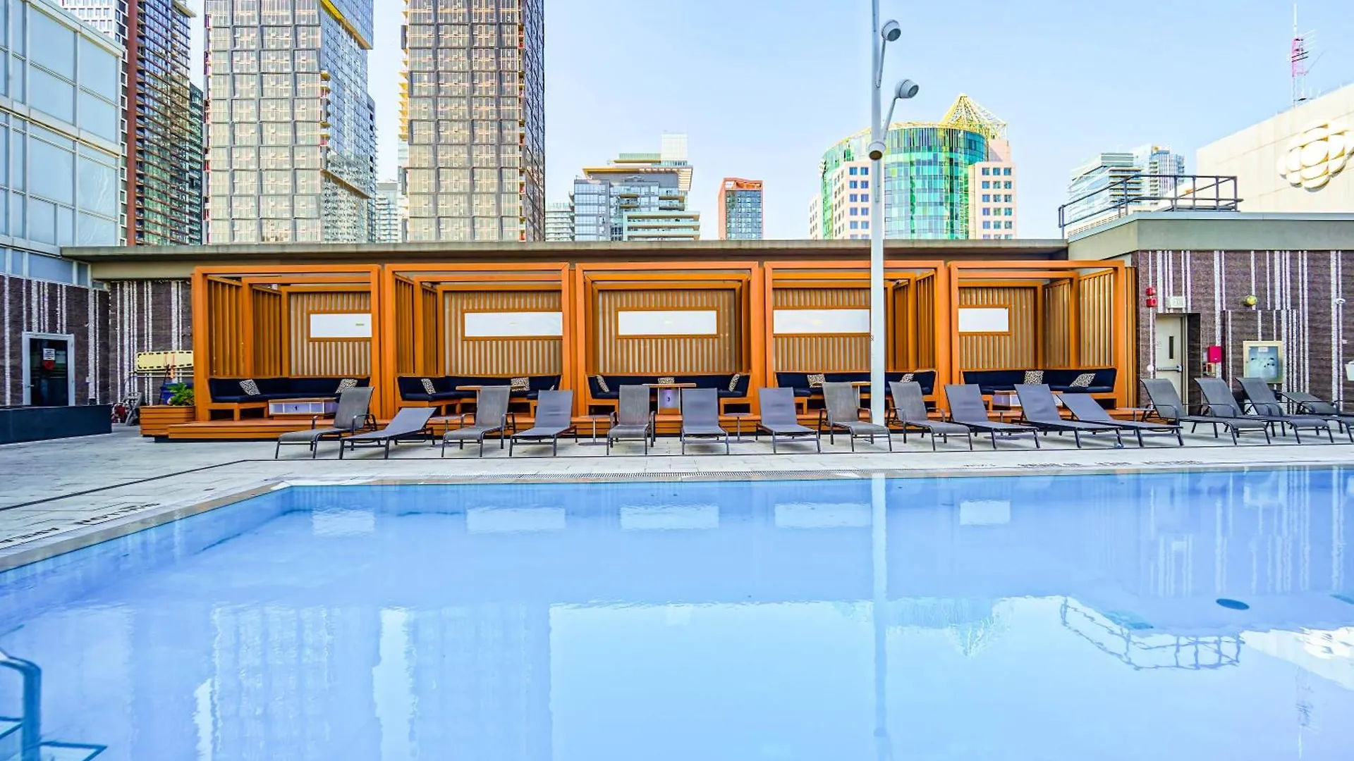 RHD Luxury Condos-Downtown, CN Tower, Metro Toronto Convention Centre, Rogers Centre, Free Parking 0*,  Canada