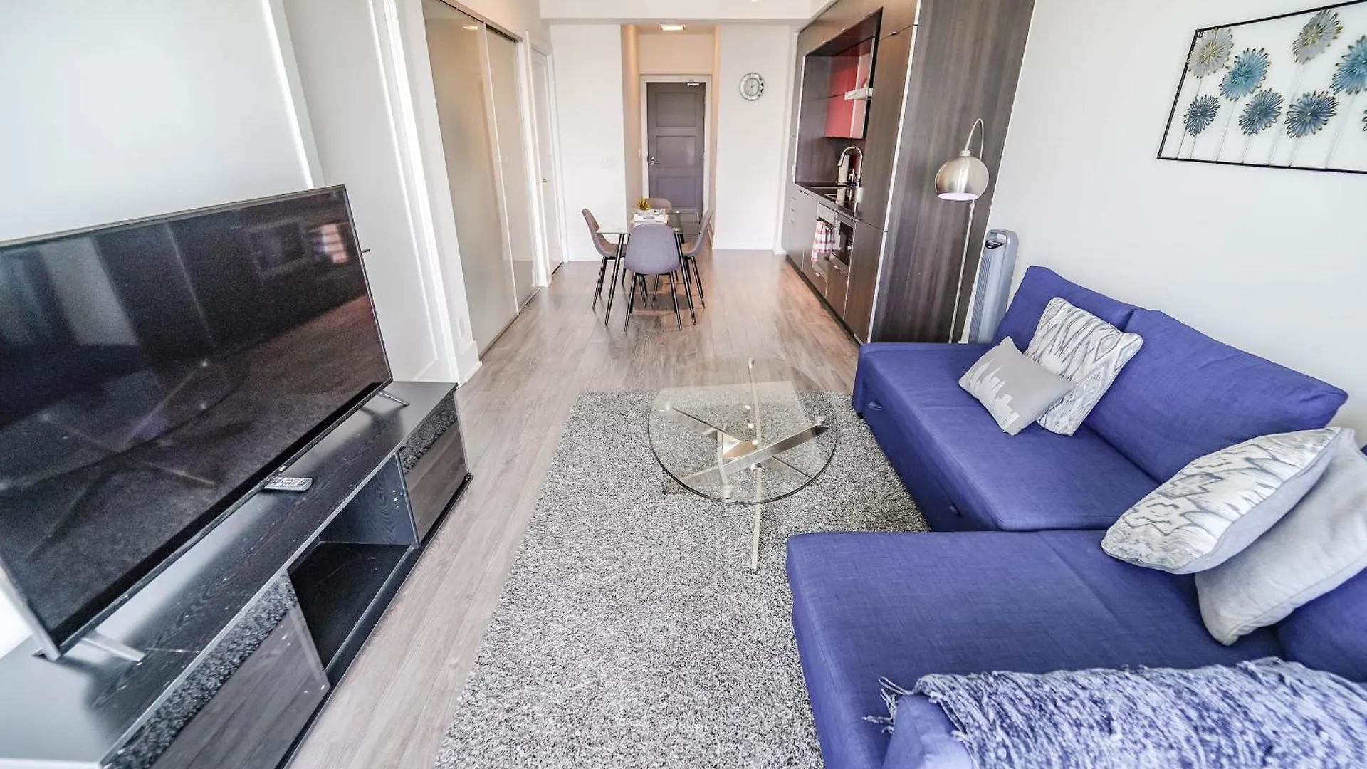 RHD Luxury Condos-Downtown, CN Tower, Metro Toronto Convention Centre, Rogers Centre, Free Parking Apartment