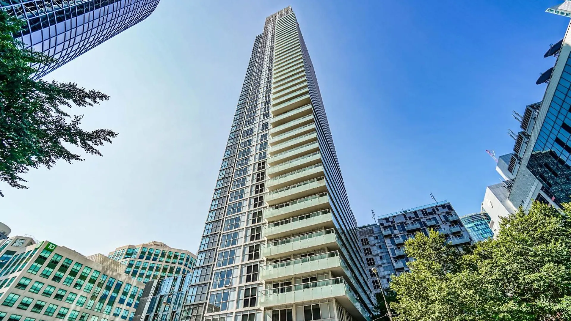 RHD Luxury Condos-Downtown, CN Tower, Metro Toronto Convention Centre, Rogers Centre, Free Parking