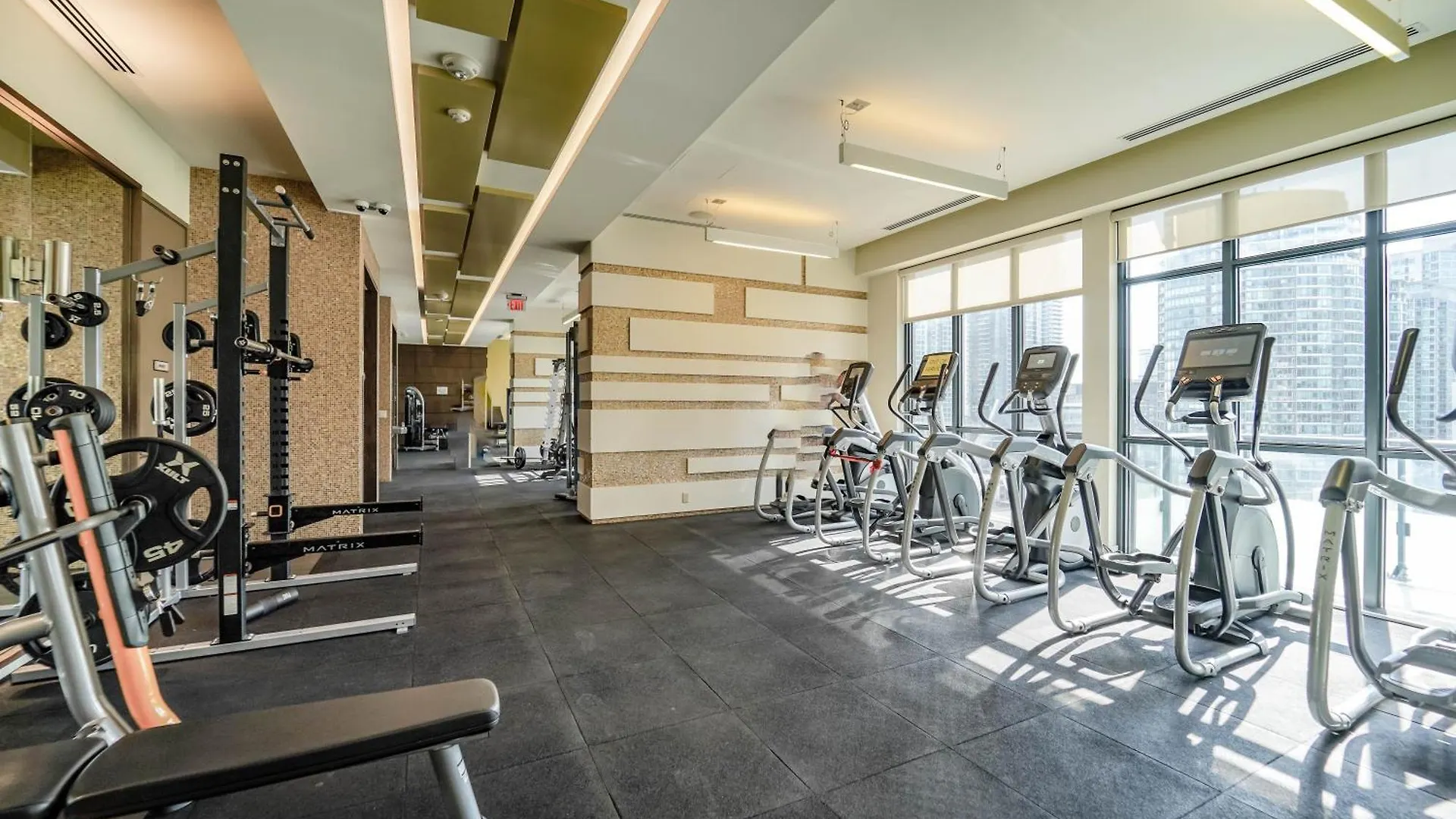 Apartment RHD Luxury Condos-Downtown, CN Tower, Metro Toronto Convention Centre, Rogers Centre, Free Parking