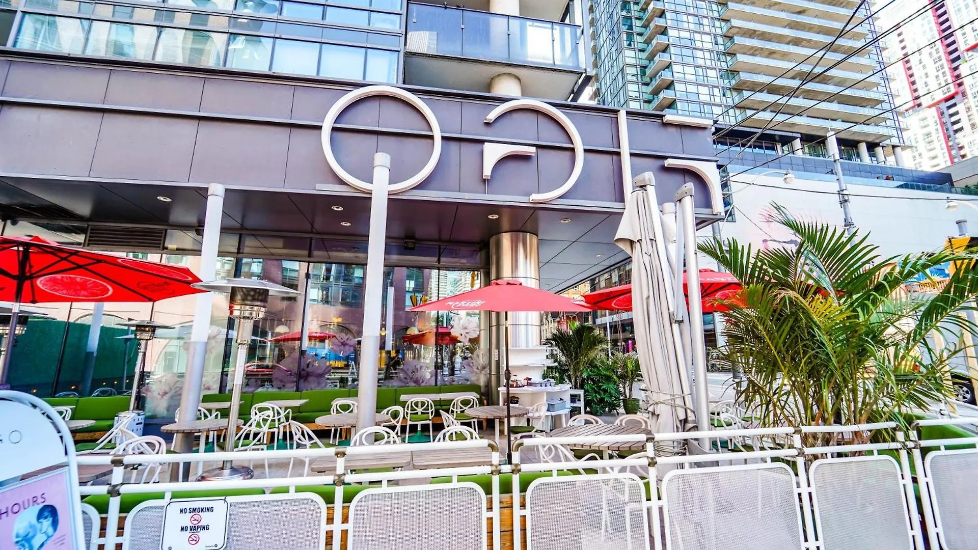 RHD Luxury Condos-Downtown, CN Tower, Metro Toronto Convention Centre, Rogers Centre, Free Parking Apartment