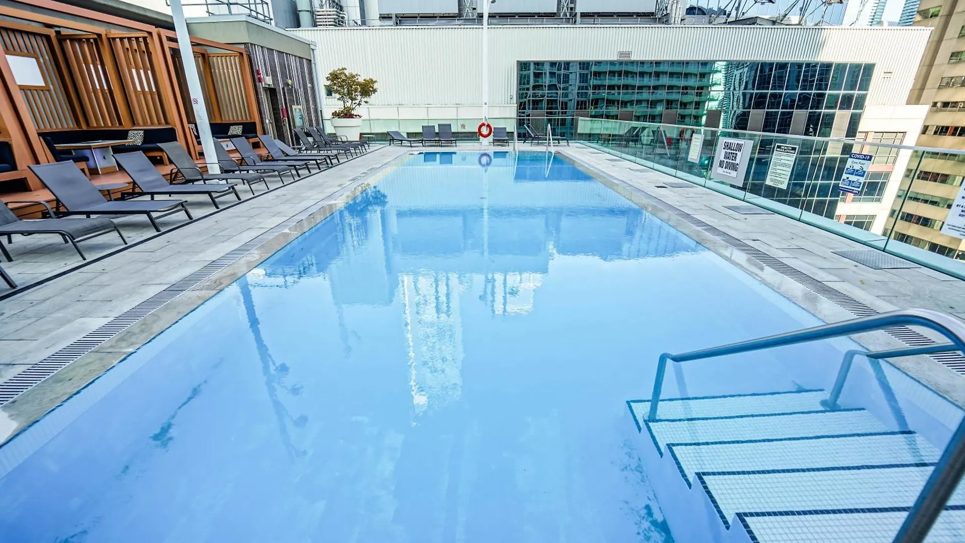 RHD Luxury Condos-Downtown, CN Tower, Metro Toronto Convention Centre, Rogers Centre, Free Parking