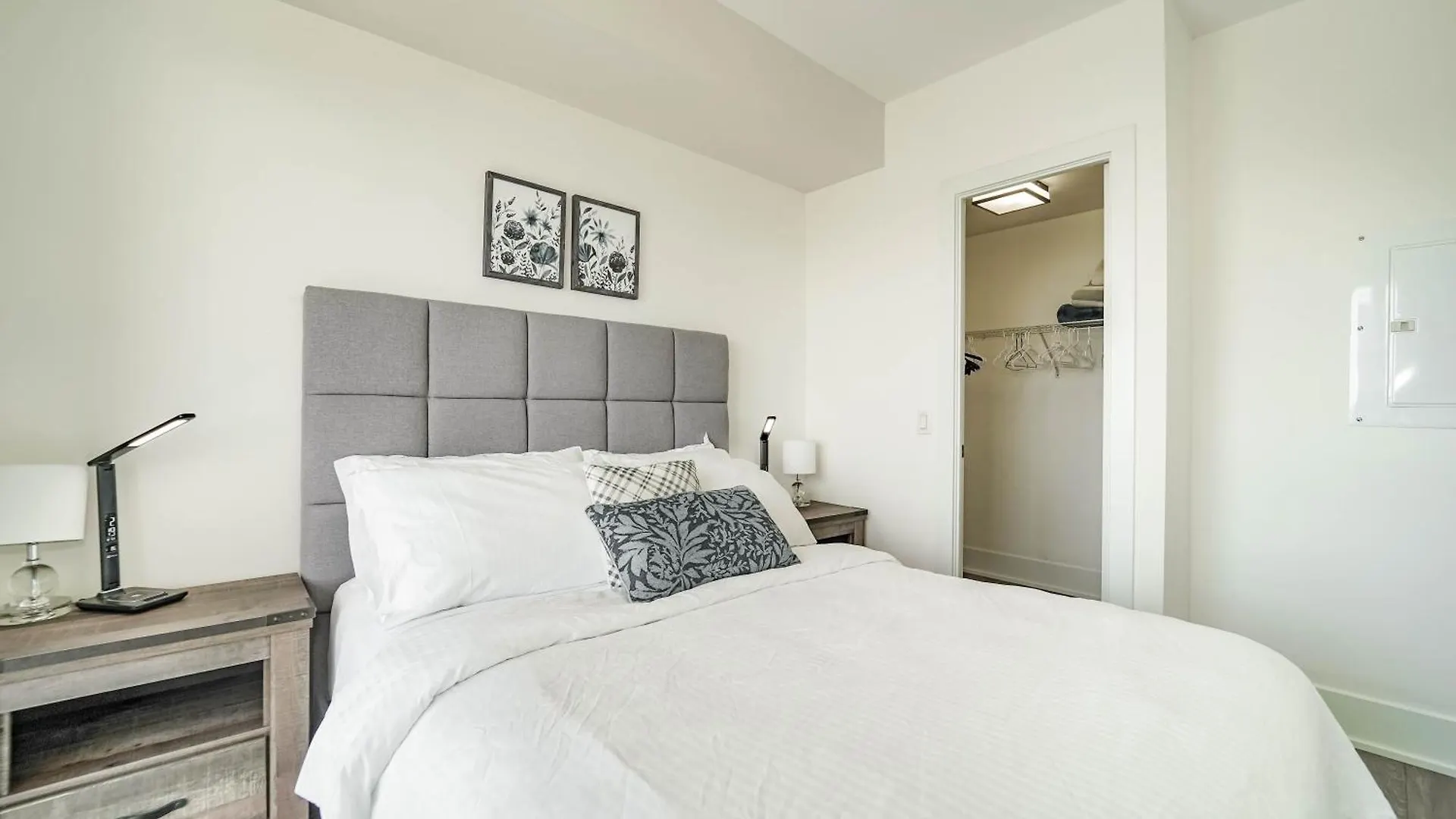 RHD Luxury Condos-Downtown, CN Tower, Metro Toronto Convention Centre, Rogers Centre, Free Parking Canada