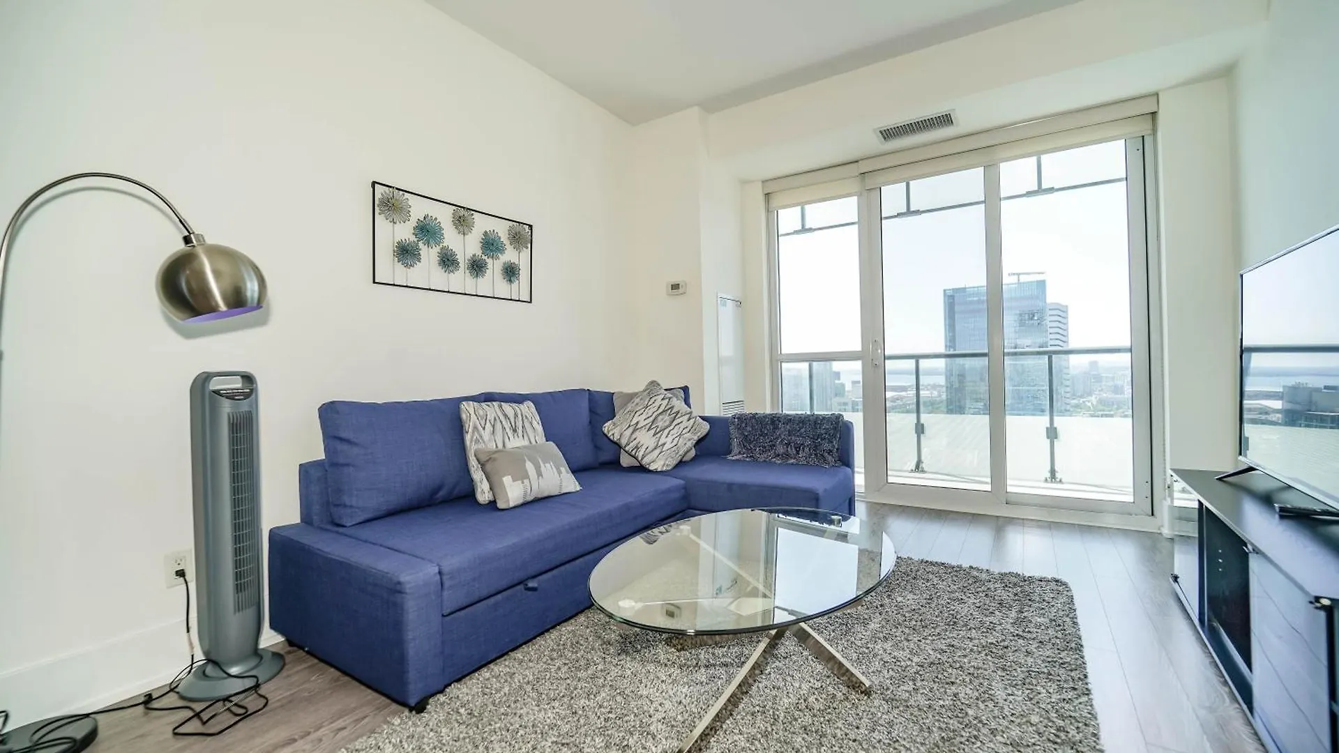Apartment RHD Luxury Condos-Downtown, CN Tower, Metro Toronto Convention Centre, Rogers Centre, Free Parking Canada