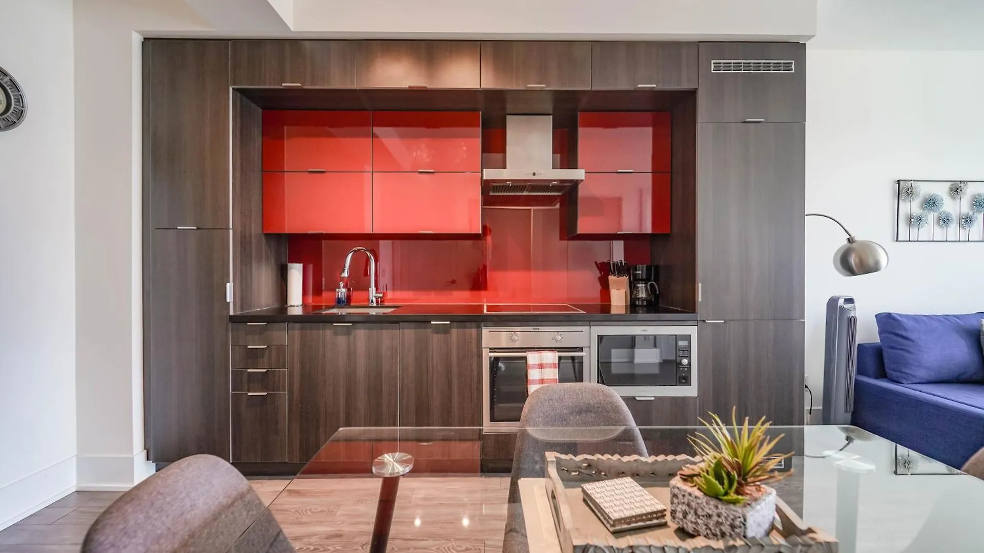 RHD Luxury Condos-Downtown, CN Tower, Metro Toronto Convention Centre, Rogers Centre, Free Parking 0*,