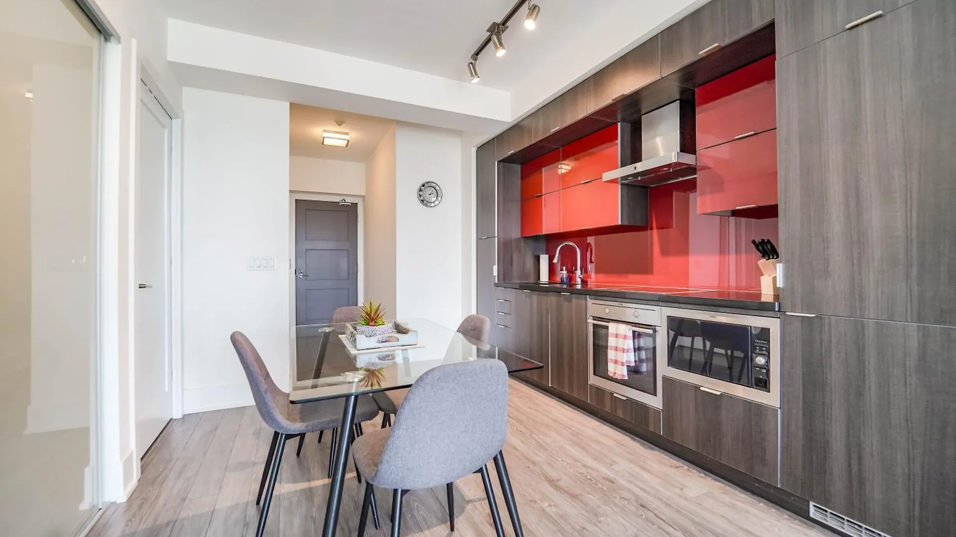 RHD Luxury Condos-Downtown, CN Tower, Metro Toronto Convention Centre, Rogers Centre, Free Parking Canada